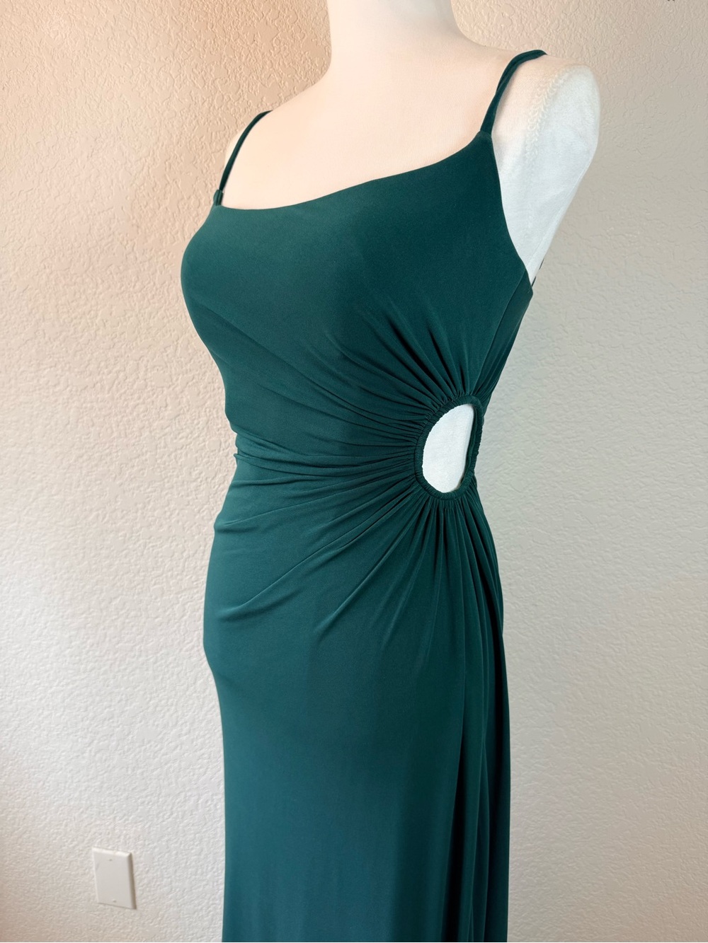 La Femme Long Prom Formal Dress with Side Cut Out size 4 - Picture 4 of 11